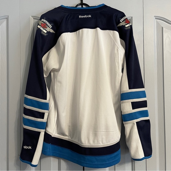 Winnipeg Jets Womens fit jersey - Picture 2 of 3
